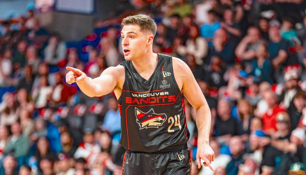 Vancouver Bandits Kyle Mangas signs 2-way contract with Spurs