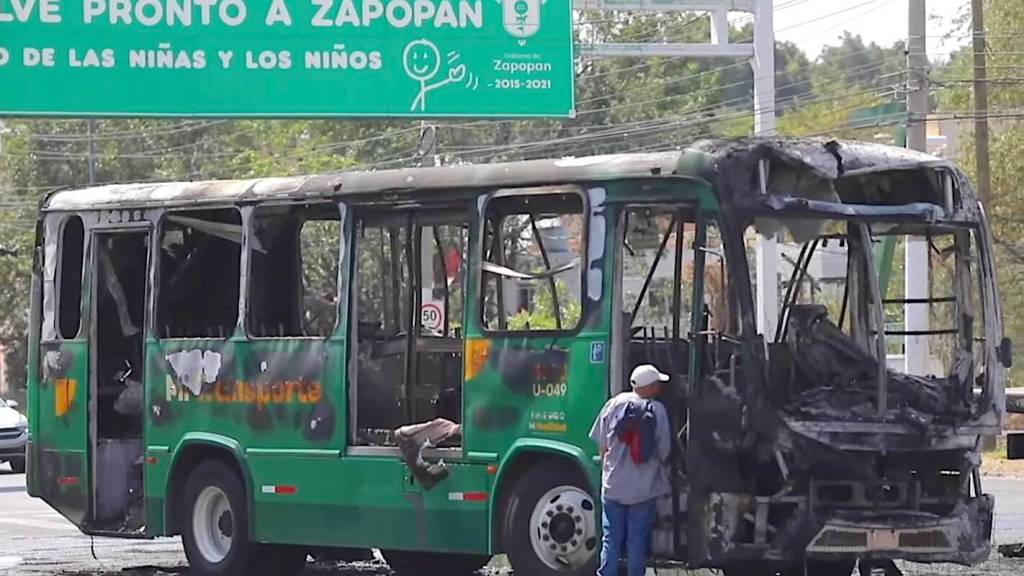 A torched public transit bus in Jalisco after a wave of violence following the death of a top cartel boss in the Mexican state. (file licensed under the Creative Commons Attribution 4.0 International license)